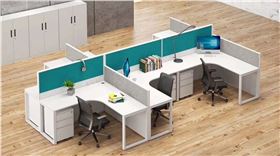 有隔斷的辦公桌