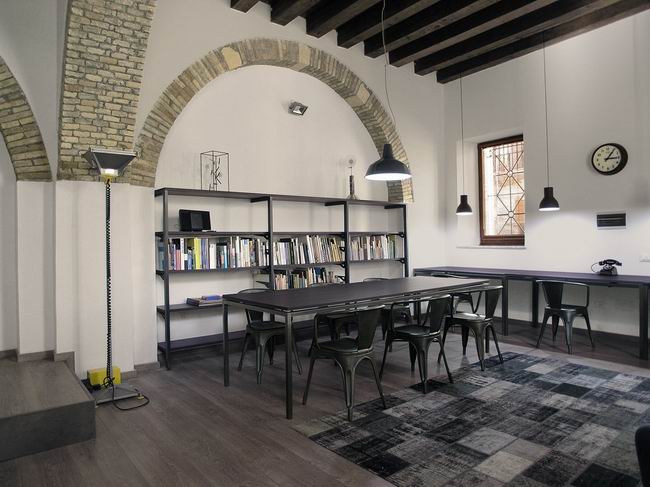 上海碧江辦公家具為您打造鬧市深處的辦公場所