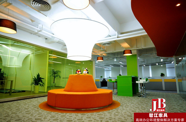 碧江家具為騰訊上?？偛看蛟斓臅r尚辦公家具空間