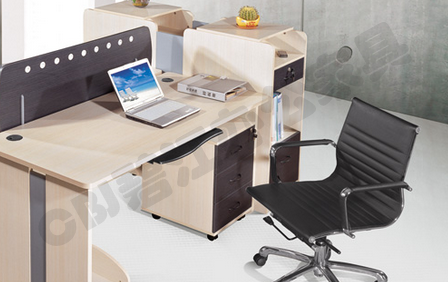 公司財務室辦公桌