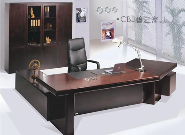 如何擺放辦公桌？